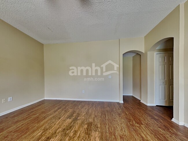 Foto del edificio - 12613 Longcrest Dr