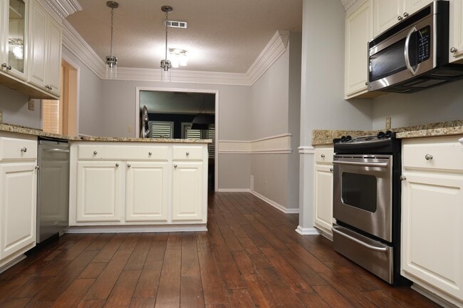Building Photo - 3869 Brookfield Dr
