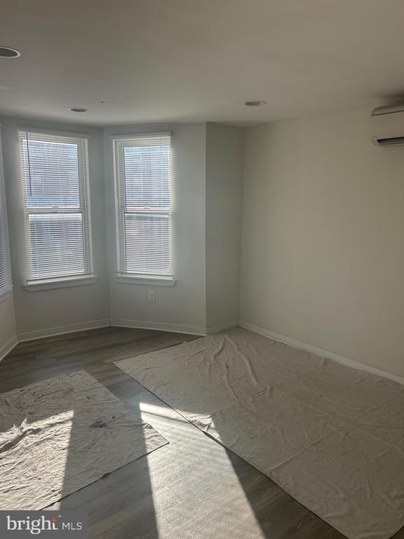 Foto del edificio - 501 W Girard Ave