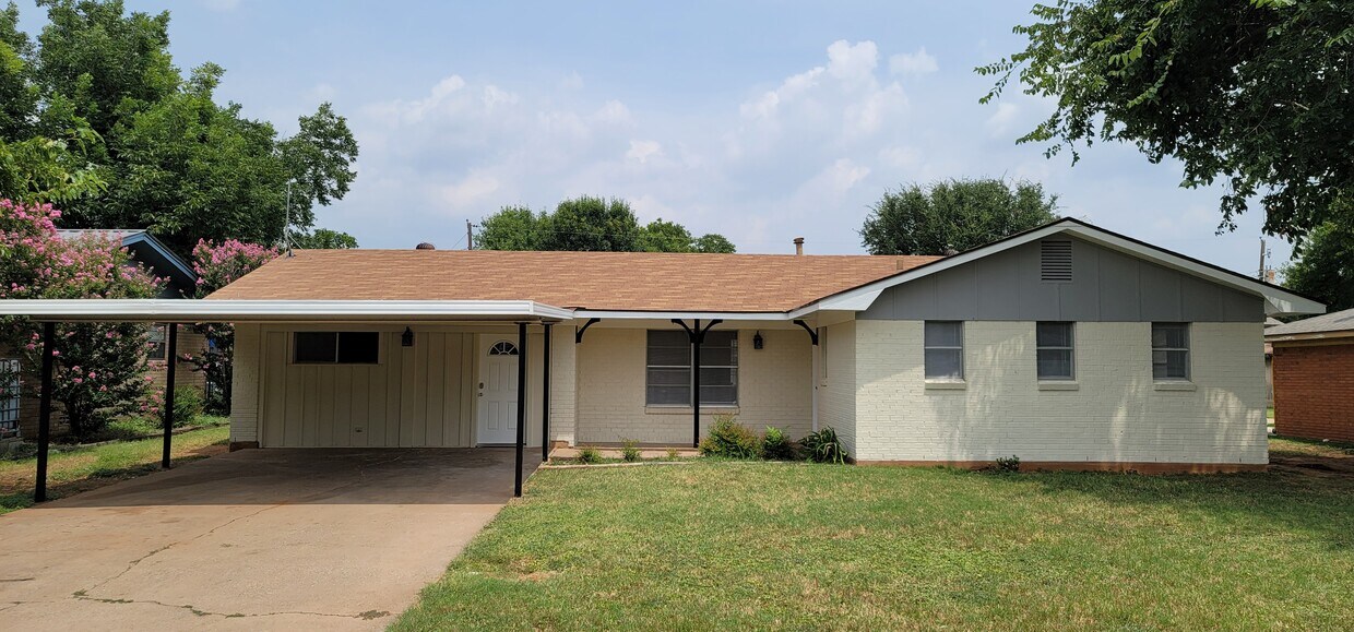 Foto principal - 712 W Rebecca Ave