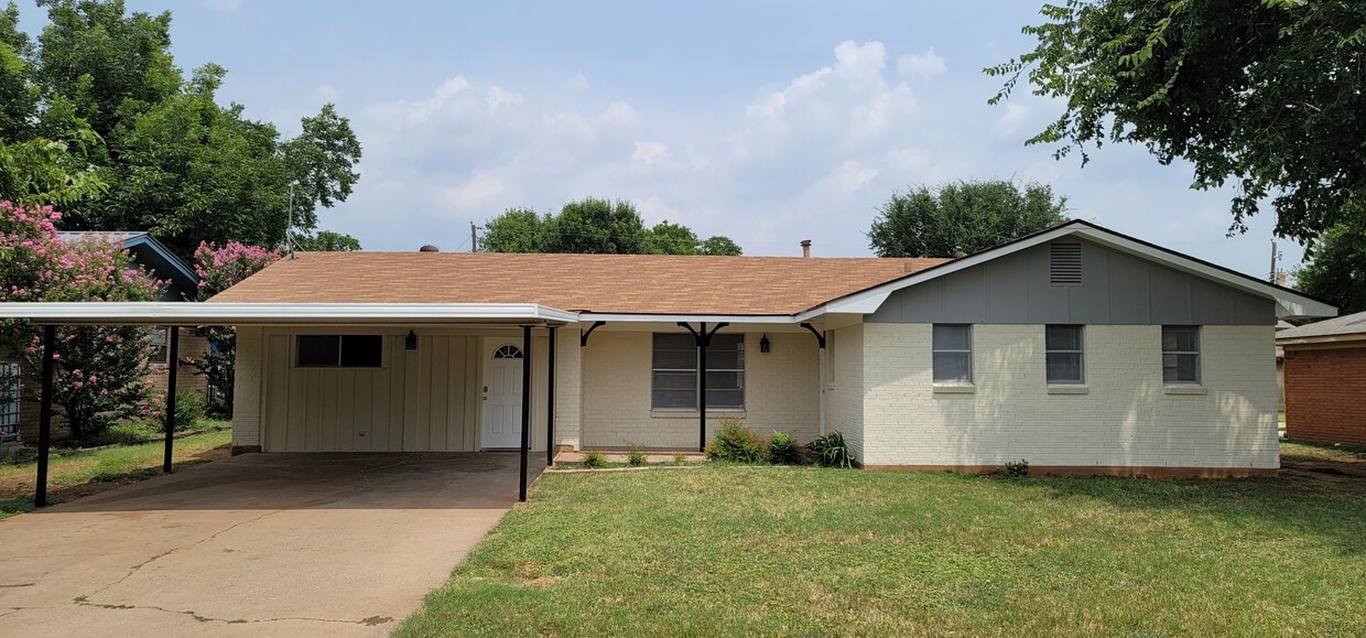 Primary Photo - 712 W Rebecca Ave