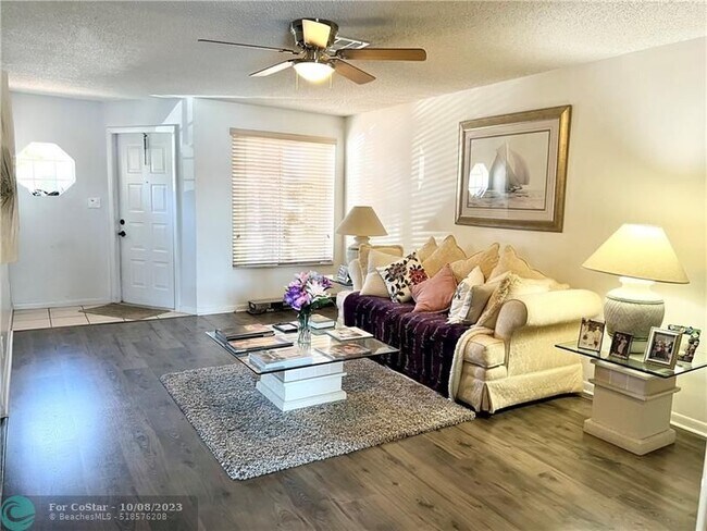 Foto del edificio - 9761 NW 37th St