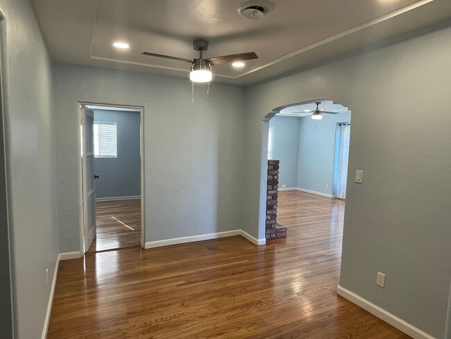 Building Photo - 3 Bedroom, 1 Bathroom Single Family Home in Desirable area of Talmadge