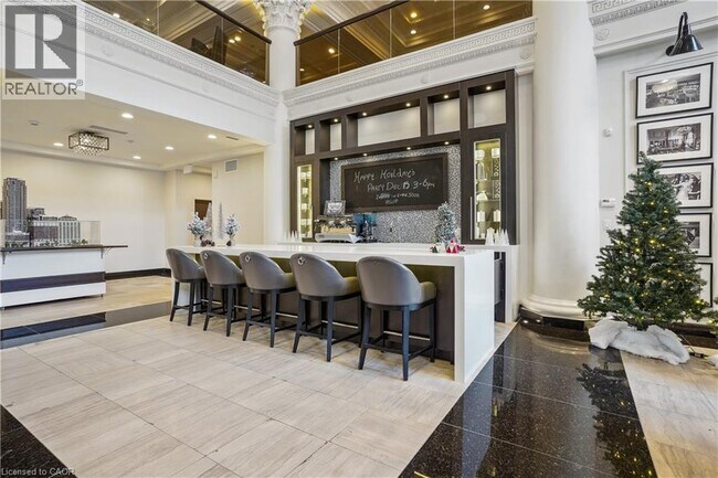 Photo du bâtiment - 118 King St E