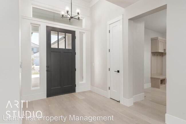 Foto del edificio - 4 br, 3 bath House - 449 E 4235 S