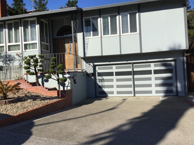 Building Photo - 201 Del Norte Dr