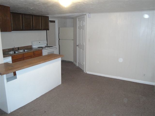 Building Photo - 880 Yates St