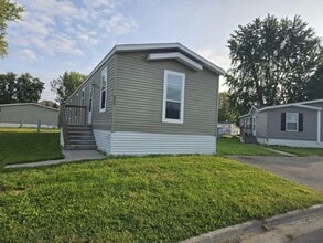 Building Photo - 925 Hamlet Cir