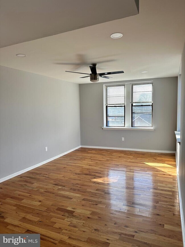 Foto del edificio - 240 W Mt Pleasant Ave