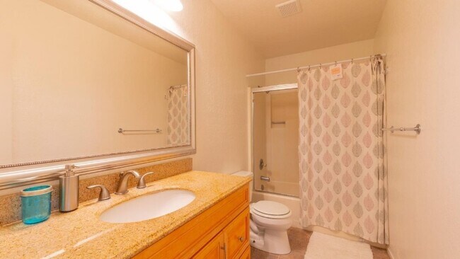 Foto del edificio - 250 Tabor Dr