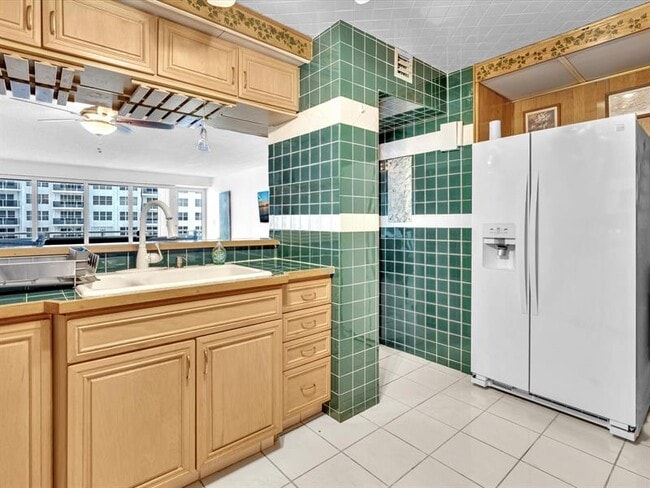 Building Photo - 3430 Galt Ocean Dr