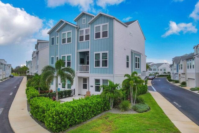 Photo - 2353 Lindstrom St Townhome