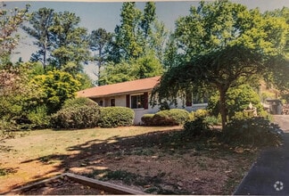 Building Photo - Room in House on Woodstock Rd