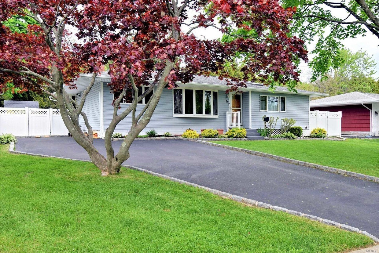 Primary Photo - 31 Copperbeech Rd