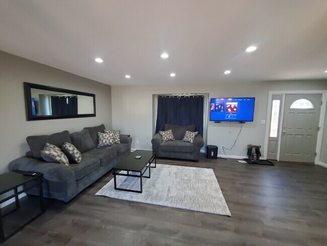 Building Photo - Charming 3-Bedroom Retreat in Westlake!