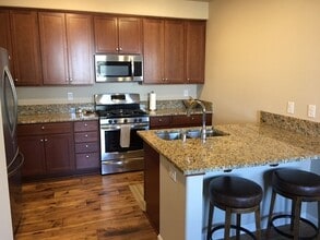 Building Photo - 2490 Eastshore Pl