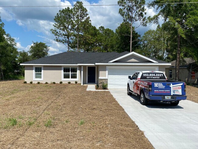 Foto del edificio - Custom Home - Desirable SE Ocala Neighborhood 3/2/2 **Won't Last**