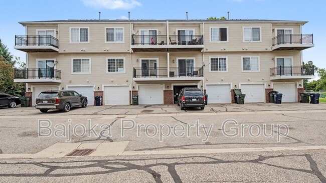 Building Photo - 43018 Burlington Dr