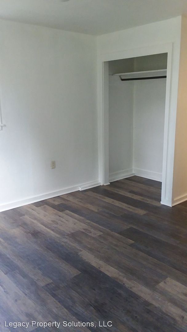 Foto del edificio - 2310 E 10th St