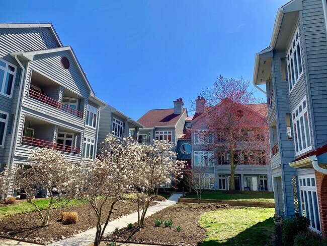 Foto del edificio - 1140 Lake Heron Dr