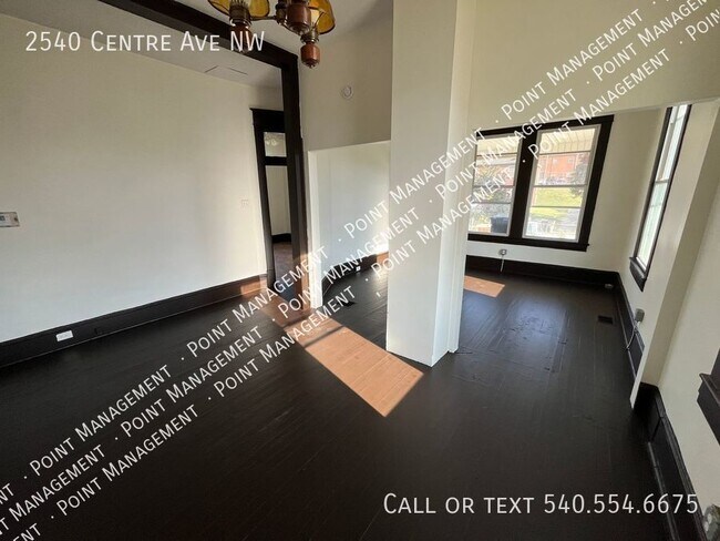 Building Photo - Updated 3 Bed 1 Bath