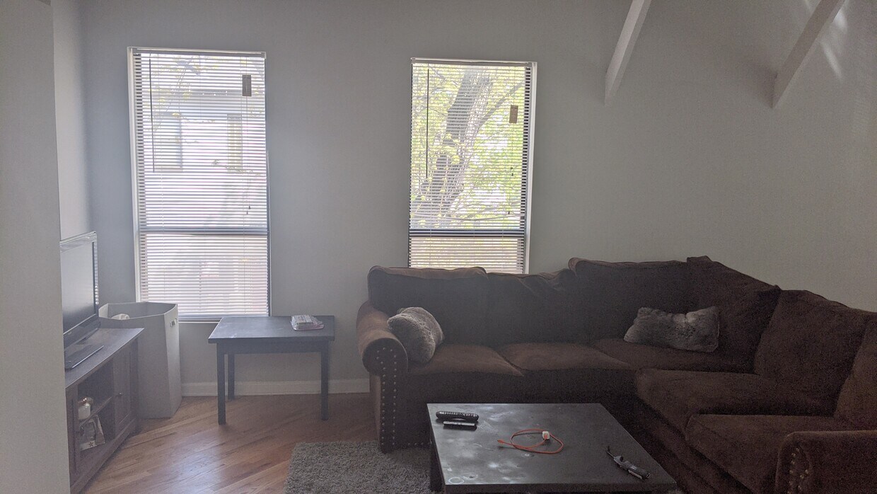 Foto principal - 2825 N Sheffield Ave
