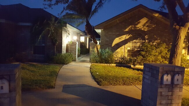 Foto del edificio - 6800 N 8th St