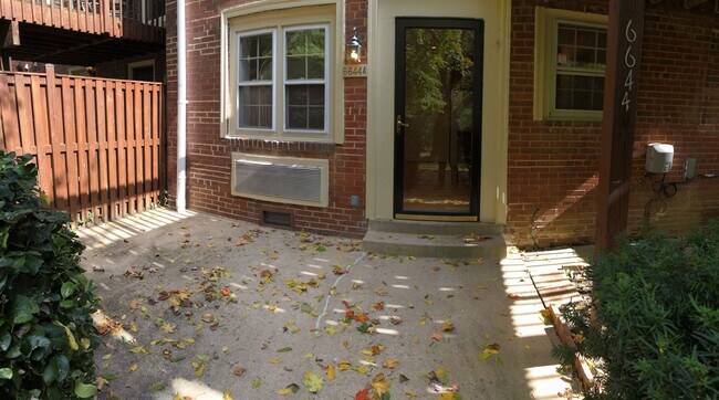 Foto del edificio - 6644 Hillandale Rd