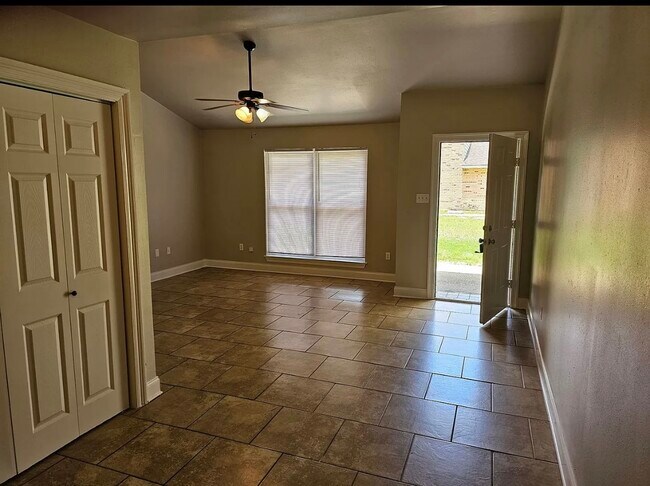 Foto del edificio - 44154 Simpson Pl