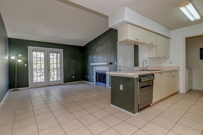 Building Photo - Beautiful 1 Bed/1 Bath Condo For Rent near...