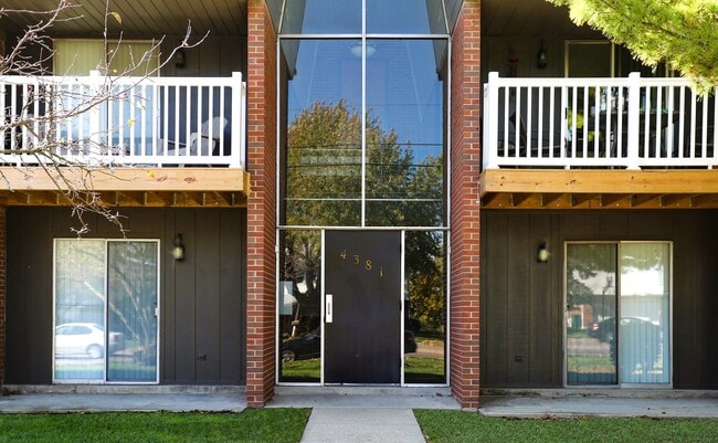 Building Photo - The Commons at Kettering