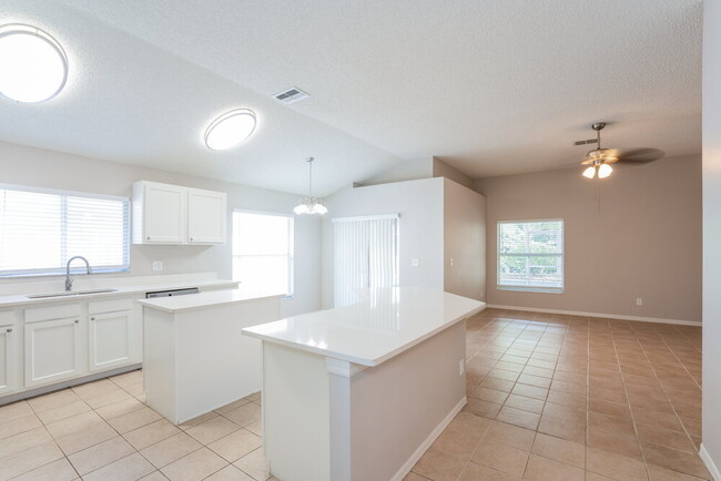 Building Photo - 1605 Scotch Pine Dr