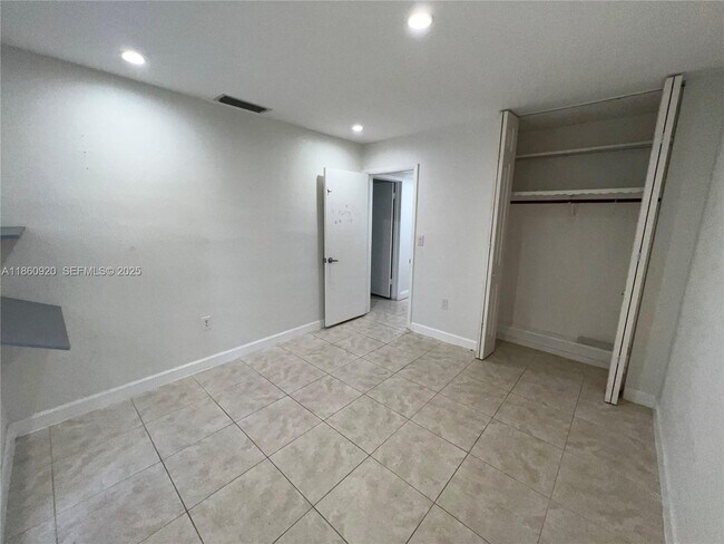 Foto del edificio - 382 NE 113th St