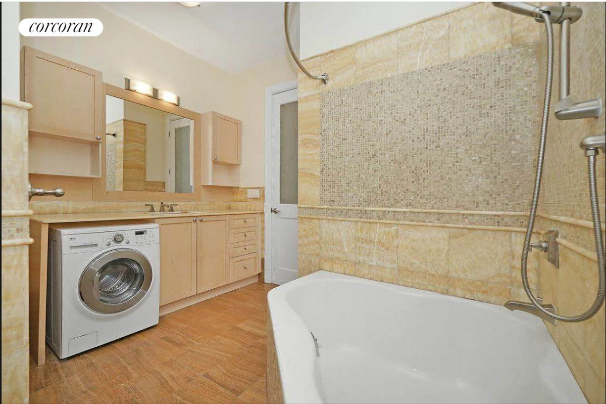 Foto principal - 742 St Nicholas Ave