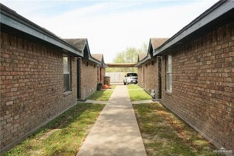 Building Photo - 2617 Fort Brown Ave