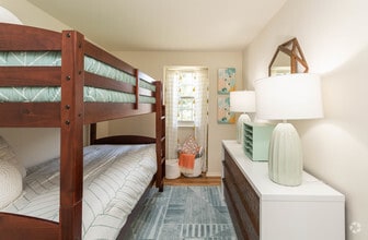 3BR, 1BA - 1125 SF - Somerset Woods Townhomes