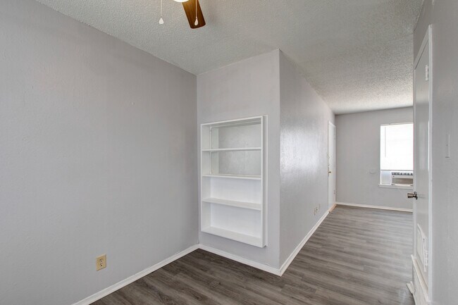 Building Photo - 2420 N Willis St