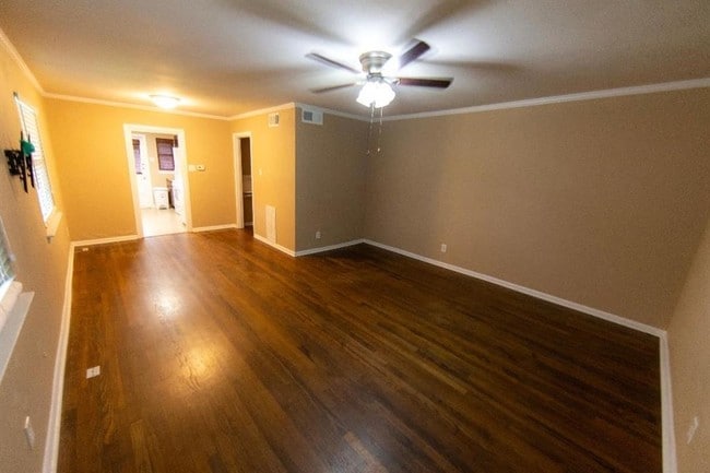 Building Photo - 10226 Pinecrest Dr
