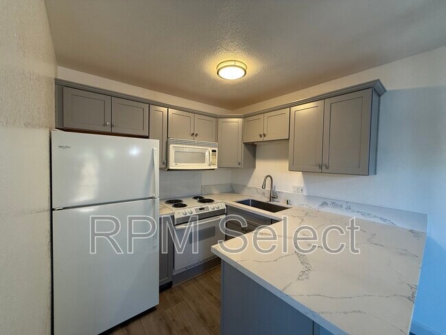 Building Photo - 2294 Woodside Ln