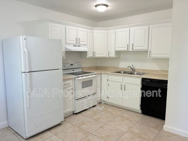 Foto del edificio - 2523 S Lakecrest Dr