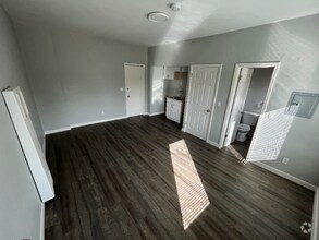 Building Photo - 1140 E Elk Ave