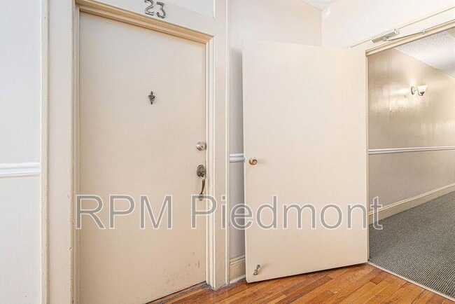Building Photo - 741 Frederica St NE