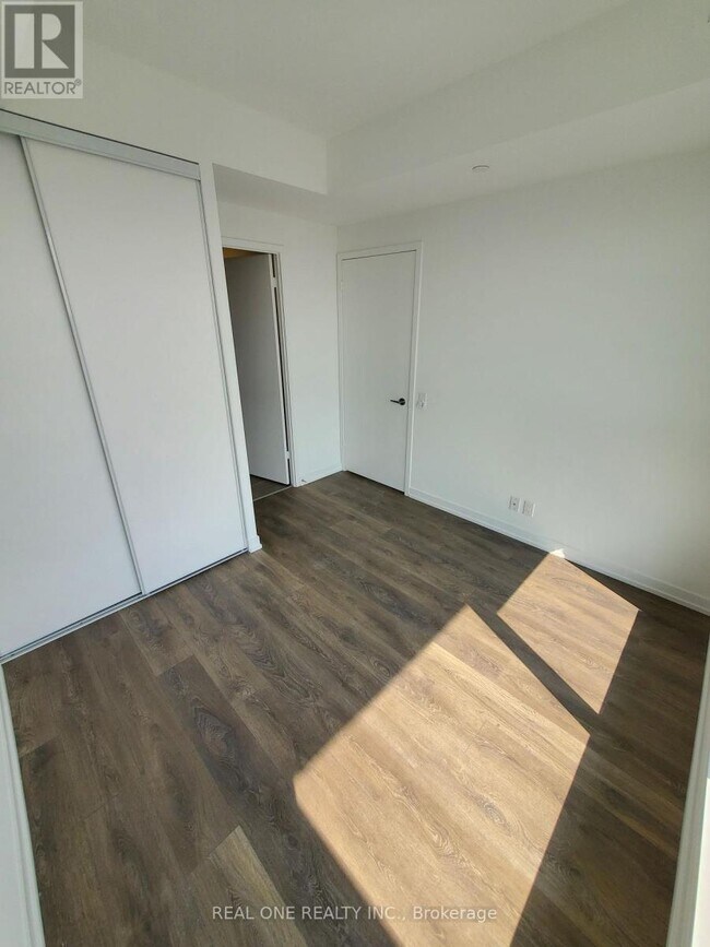 Photo du bâtiment - 5 Buttermill Ave.