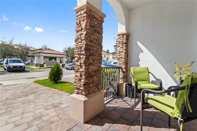 Foto del edificio - 9831 NW 88th St