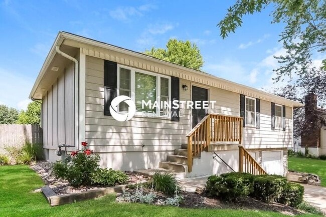 Building Photo - 3 Bedroom Pet-Friendly Home in LEES SUMMIT, MO with Main Street Renewal