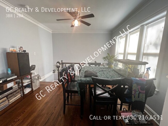 Foto del edificio - *** SPACIOUS 3 BEDROOM / 2 BATH / DUPLEX D...