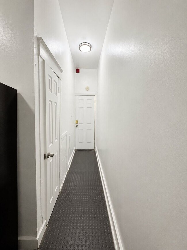 Foto del edificio - 7020 Woodland Ave