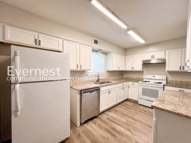 Foto del edificio - 3743 Oak Lake Ln
