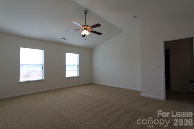 Building Photo - 127 Queensway Ln