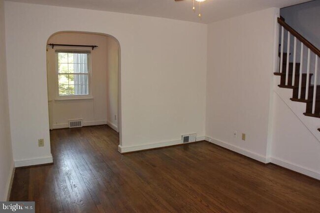 Foto del edificio - 524 E Luray Ave